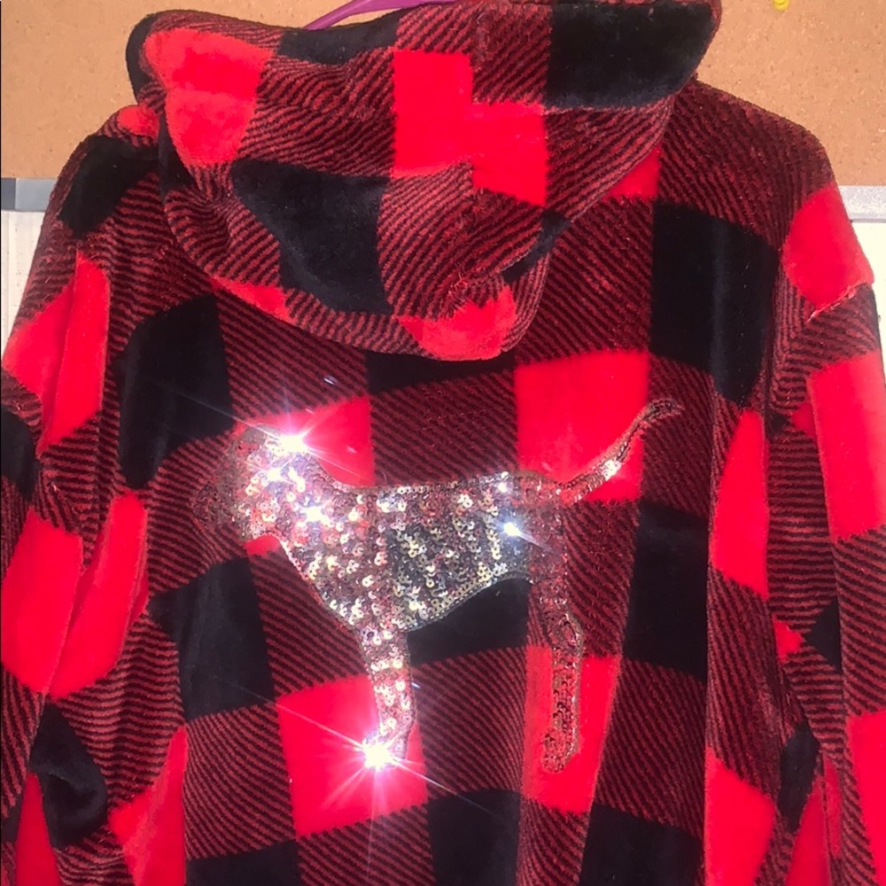 Beautiful size M-L Victoria Secret robe! 😍 ⭐️